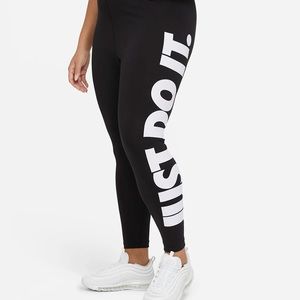 Nike Essential Leggings